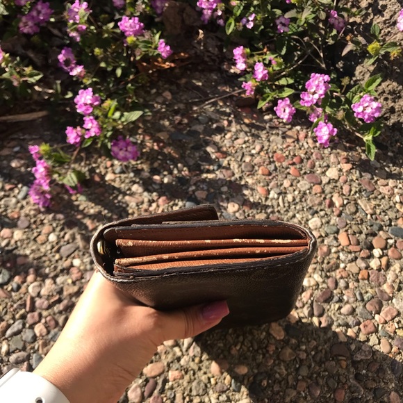 AUTH Louis Vuitton Sarah Wallet CT5007 - Picture 3 of 8